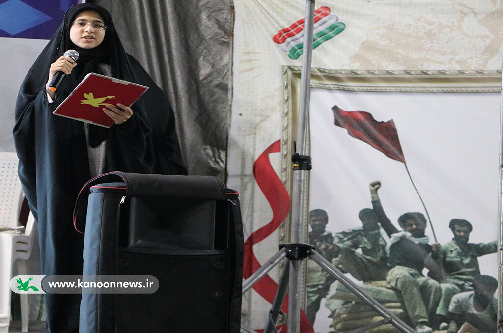 ویژهبرنامه هفته دفاع مقدس در پیادهراه فرهنگی شهر رشت