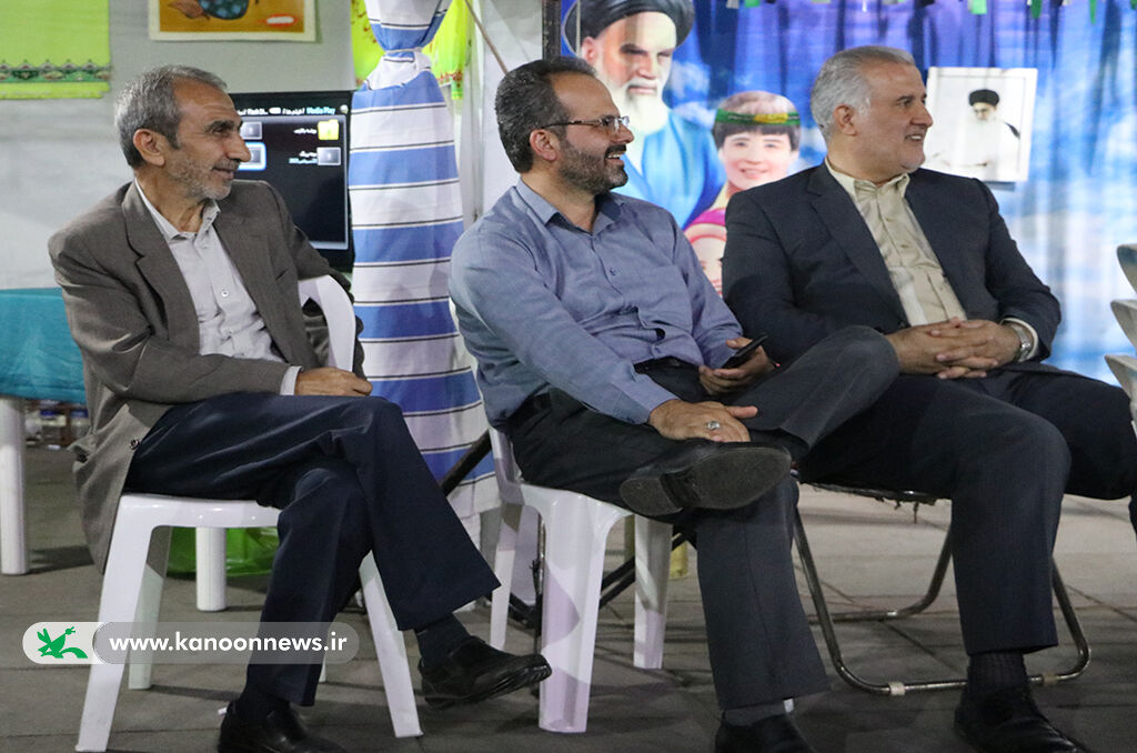 ویژهبرنامه هفته دفاع مقدس در پیادهراه فرهنگی شهر رشت