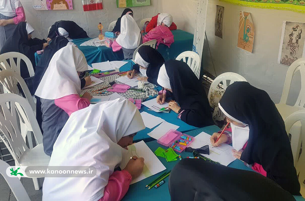 ویژهبرنامه هفته دفاع مقدس در پیادهراه فرهنگی شهر رشت