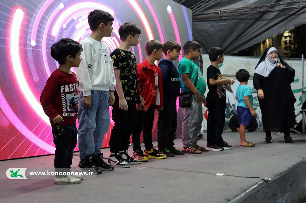 ویژهبرنامه هفته دفاع مقدس در پیادهراه فرهنگی شهر رشت