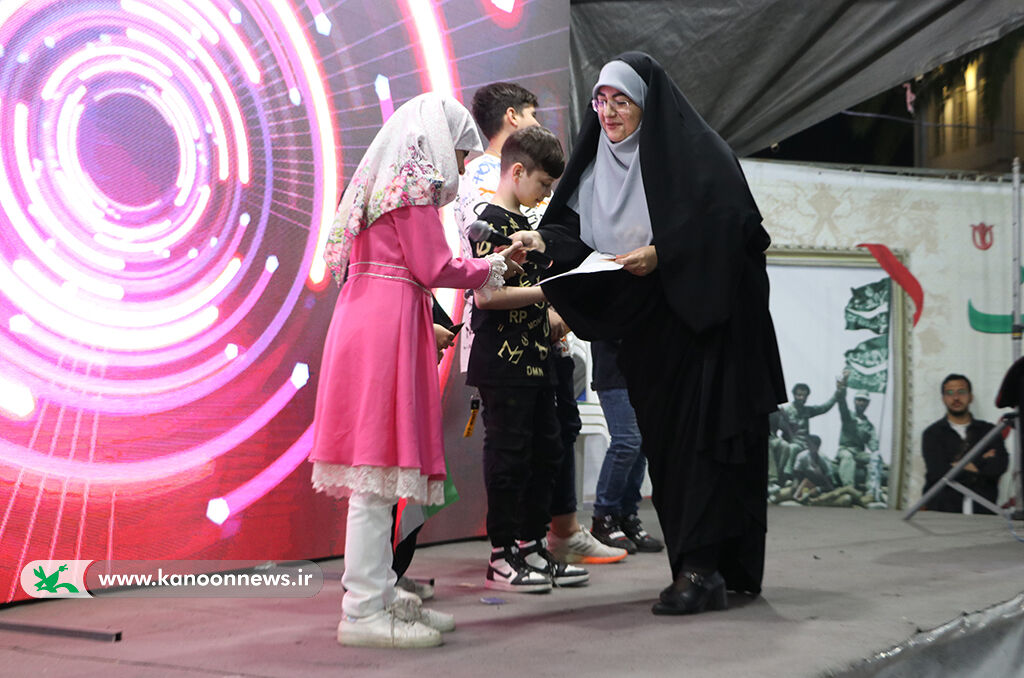 ویژهبرنامه هفته دفاع مقدس در پیادهراه فرهنگی شهر رشت