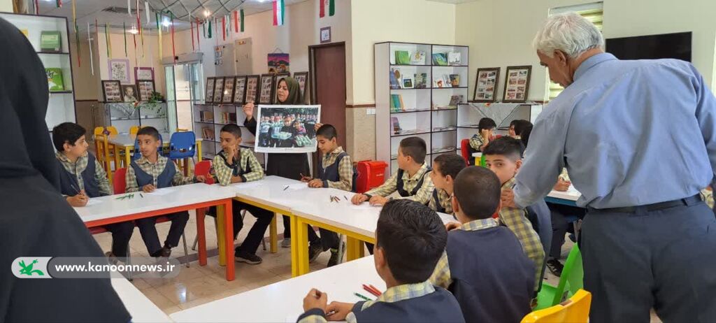 نمایشگاه دفاع مقدس در مرکز کانون الیگودرز لرستان