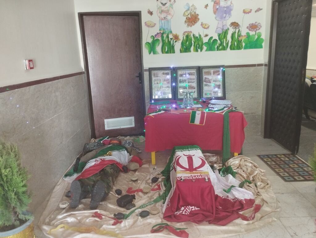 نمایشگاه دفاع مقدس در مرکز کانون الیگودرز لرستان