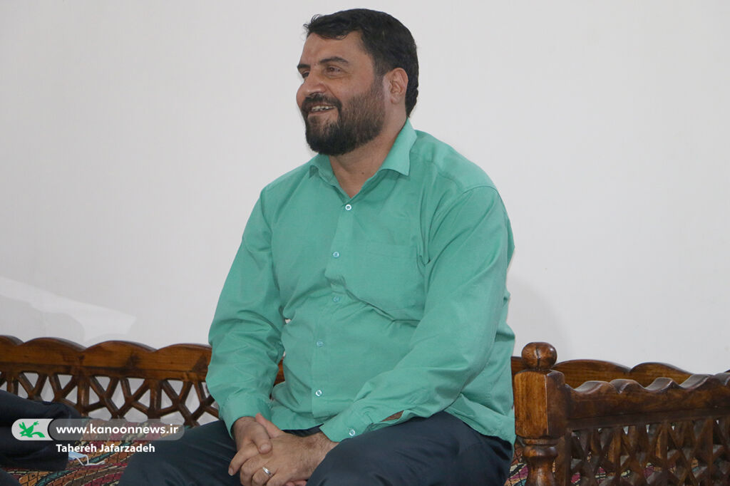 دیدار مدیرکل کانون سمنان با ایثارگر مدافع حرم/ افتخار میکنم که توانستم راه پدرم را ادامه دهم