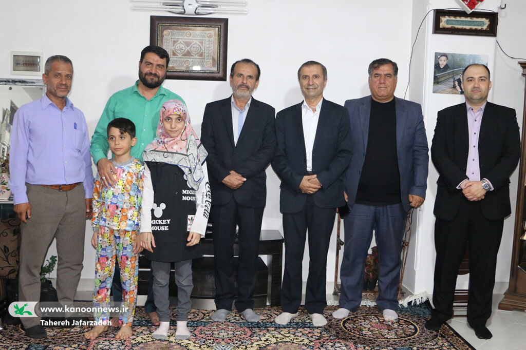 دیدار مدیرکل کانون سمنان با ایثارگر مدافع حرم/ افتخار میکنم که توانستم راه پدرم را ادامه دهم