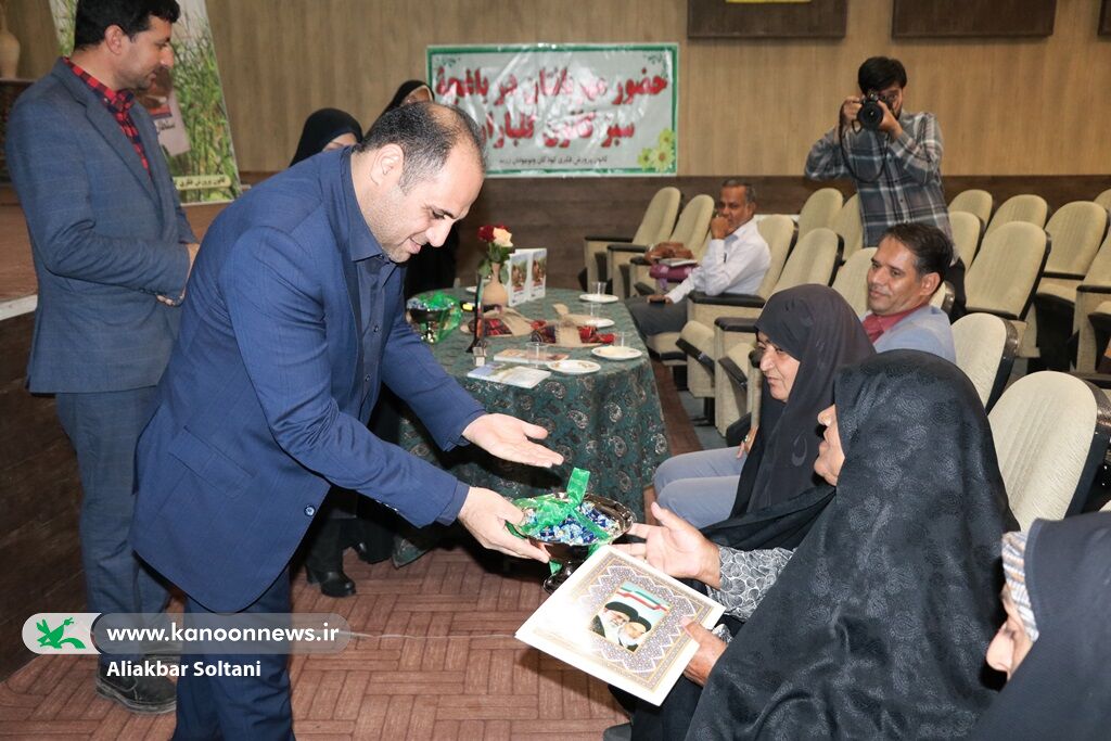 نشست نقد و بررسی کتاب «سلطانهور» برگزار شد