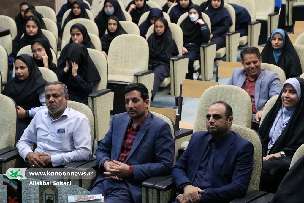 نشست نقد و بررسی کتاب «سلطانهور» برگزار شد