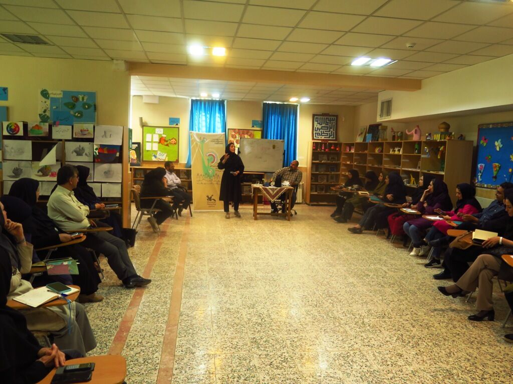 کارگاه آموزشی قصه‌گویی طنز برای مربیان کانون استان قزوین