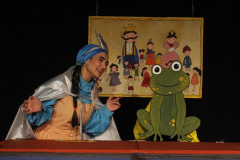 اجرای نمایش عروسکی «استخوان ماهی جادویی» در مرکز تئاتر کانون