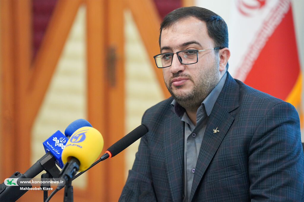 نشست رسانهای برنامههای هفته ملی و روز جهانی کودک مدیرعامل کانون: دورهمیهای خانوادگی با قصهگویی جذابتر میشود