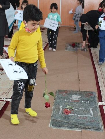 عطر افشانی گلزار شهدای یاسوج توسط کودکان و نوجوانان
