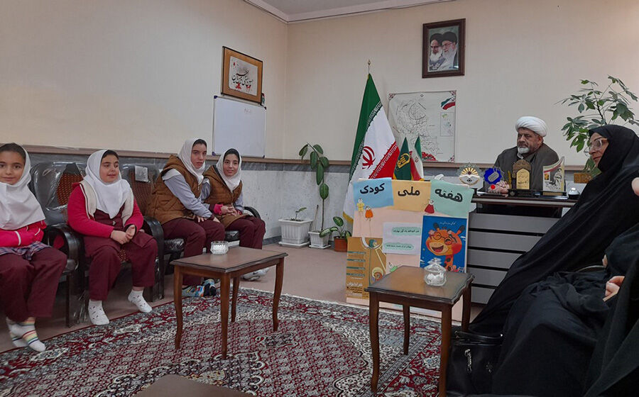 دیدار اعضا و مربیان کانون نمین، با امامجمعهی شهرستان