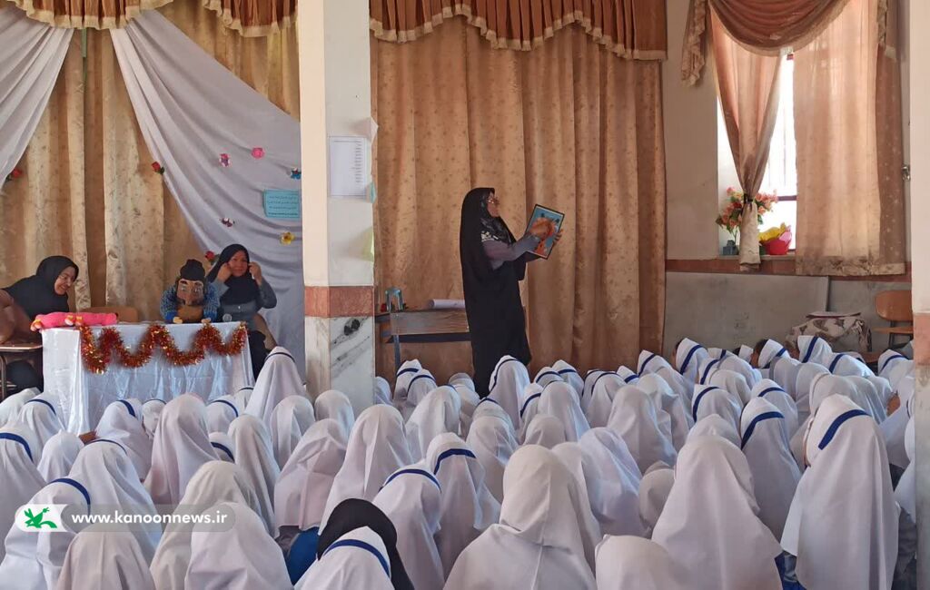 مربیان کانون پرورش فکری بشرویه اولین روز هفته ملی کودک را در دبستان حضرت رقیه(س) جشن گرفتند