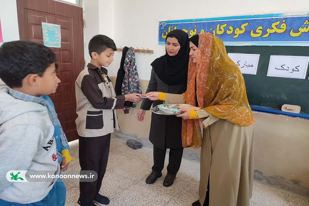 سفر کتابخانههای سیار کانون میامی و گرمسار به روستاها/ زنگ آغاز هفتهی ملی کودک در روستاهای سمنان نواخته شد
