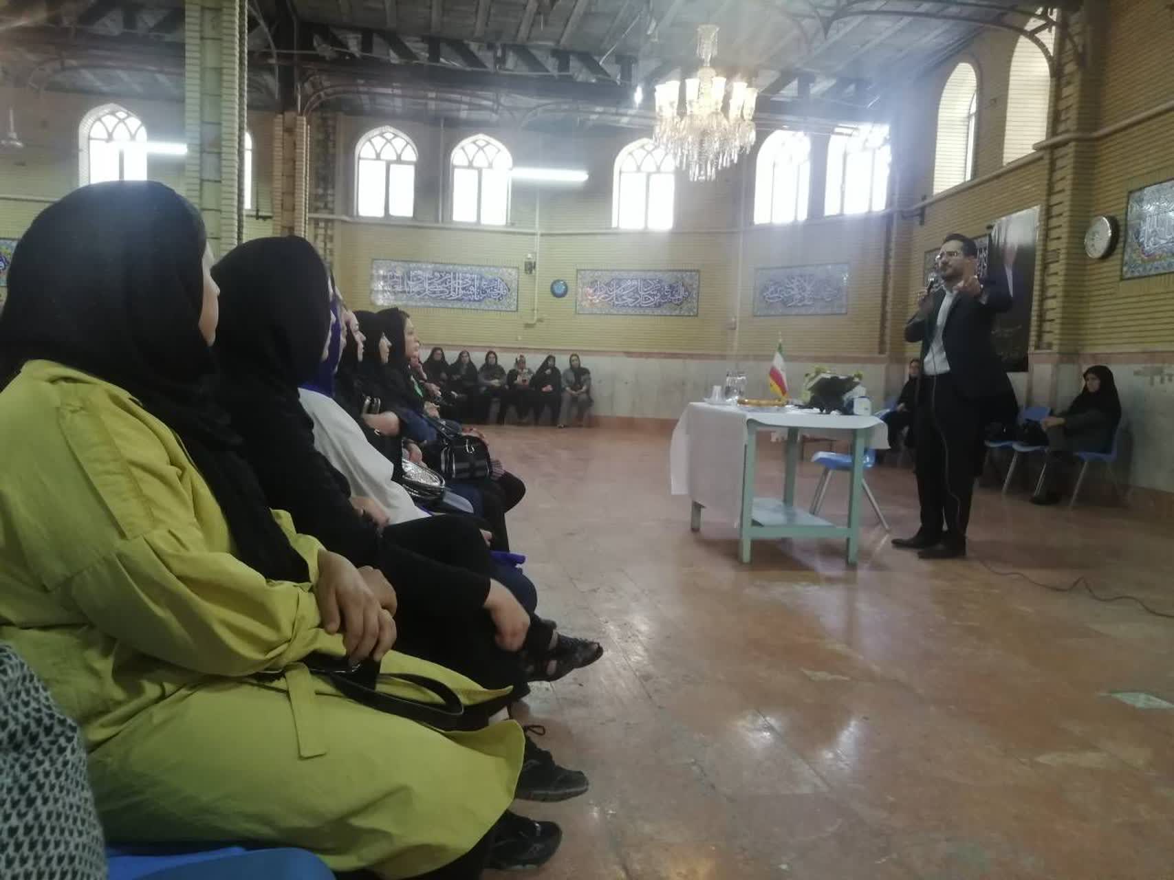 نشست مدیرکل کانون کرمانشاه با والدین کودکان