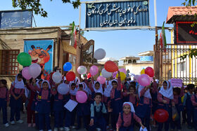 گوشه ای از شادی بچه های لرستانی در هفته ملی کودک