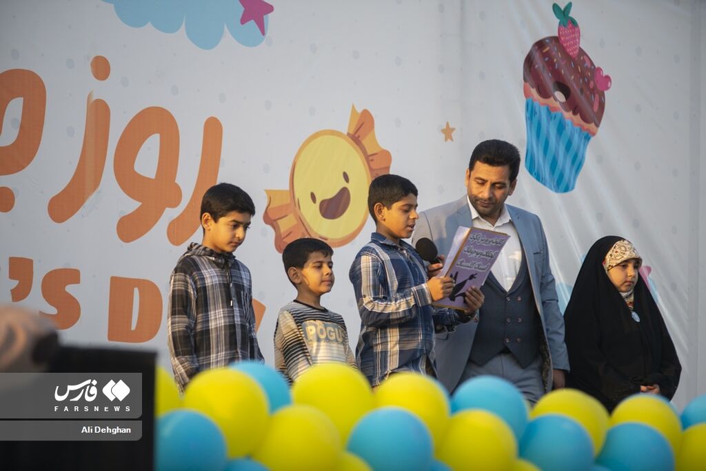 شور و شوق وصفنشدنی کودکان گرگانی در جشن بزرگ روز جهانی کودک/عمو فیتیلهایها، گل کاشتند!