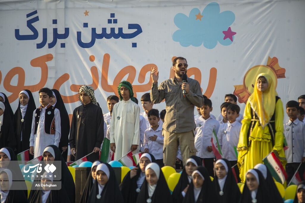 شور و شوق وصفنشدنی کودکان گرگانی در جشن بزرگ روز جهانی کودک/عمو فیتیلهایها، گل کاشتند!