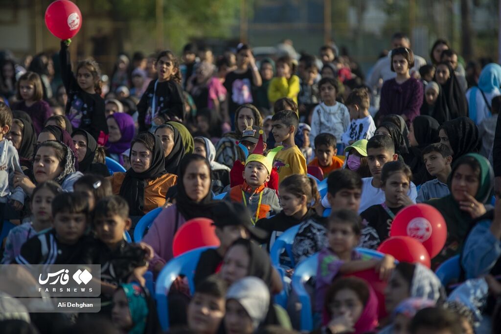 شور و شوق وصفنشدنی کودکان گرگانی در جشن بزرگ روز جهانی کودک/عمو فیتیلهایها، گل کاشتند!