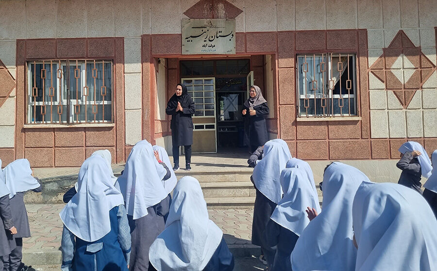 نشست هماندیشی مربیان کانون با مدیران و معلمان مدارس دولتآباد