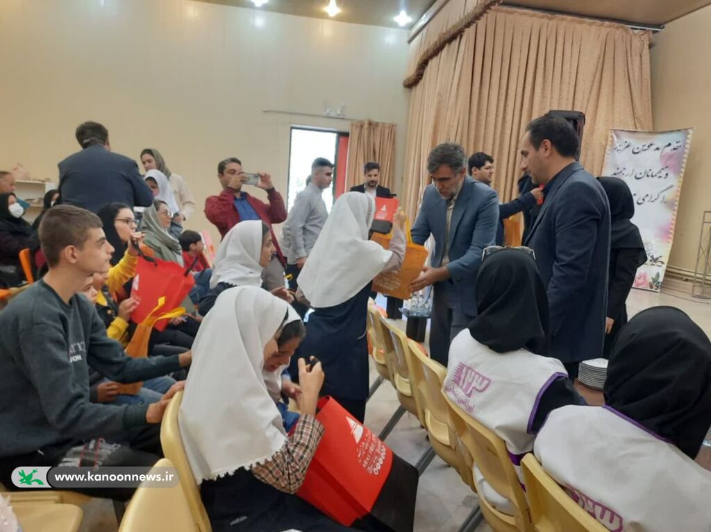 جشن روز جهانی کودک با حضور کودکان با نیازهای خاص در هادیشهر