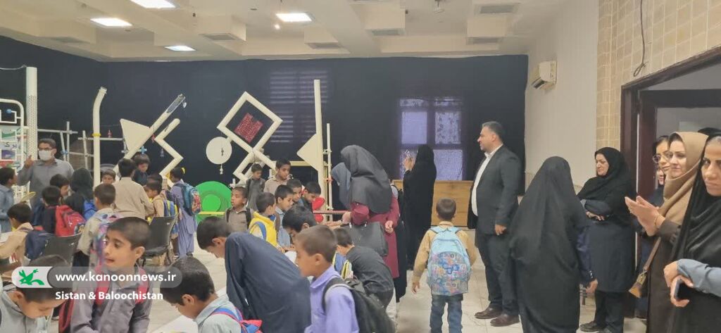 ویژه برنامهی «طرح لبخند بر چهره شهر من» برای کودکان کار در زاهدان برگزار شد