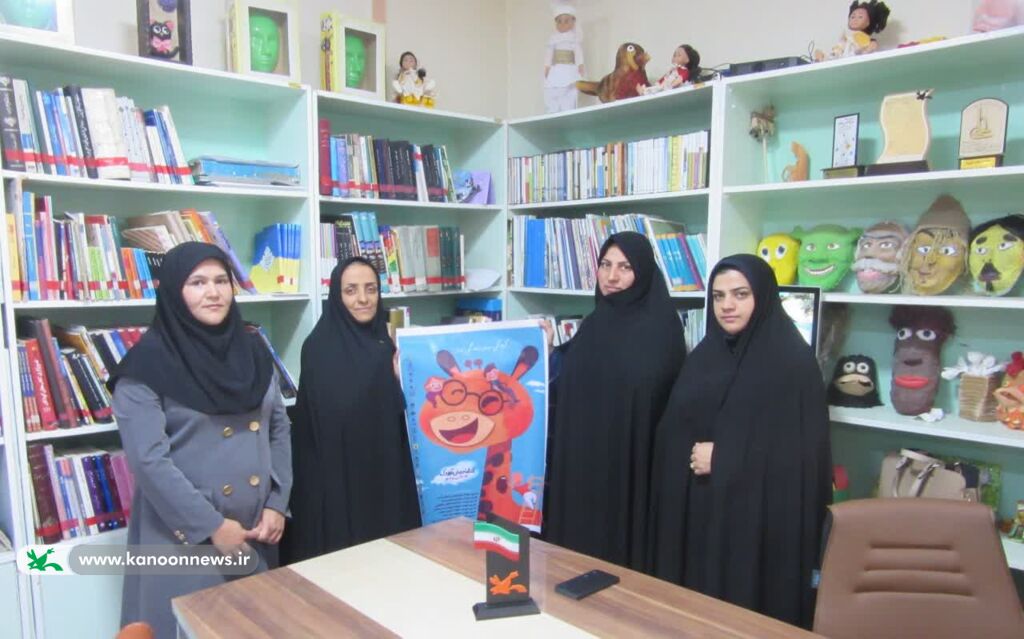 تبریک شهردار اسلامیه به کودکان تا قول مساعد برای ایجاد مرکز کانون در اسلامیه فردوس