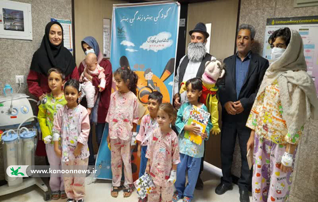 دیدار کانونیهای سمنان و شاهرود با کودکان بستری در بیمارستان/ اهدای سرگرمیهای سازنده به اتاق بازی بخش اطفال