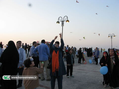 جشن پرواز بادبادکها در ساحل نیلگون خلیج فارس به روایت تصویر ۲