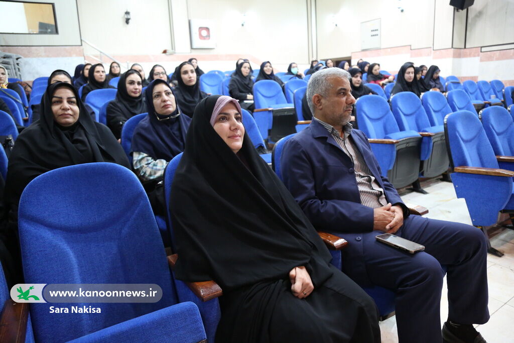 نشست تخصصی «تربیت کودک» در کانون بوشهر برگزار شد