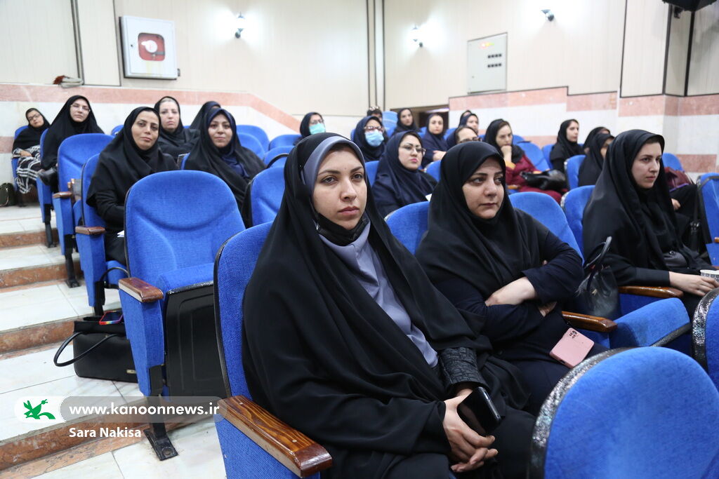 نشست تخصصی «تربیت کودک» در کانون بوشهر برگزار شد