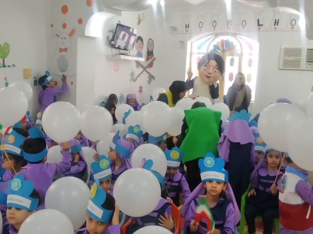 اجرای برنامه های شاد فرهنگی در مدارس و کودکستان ها