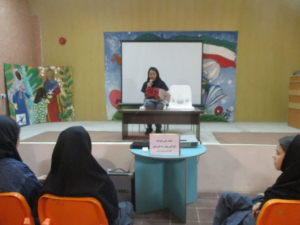 دیدار کودکان و مربیان کانون با امام جمعه گمیشان