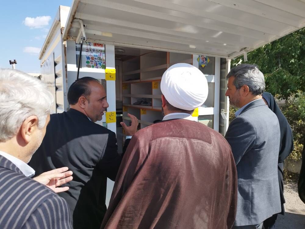 بازدید امام جمعه و فرماندار ورزگان از نمایشگاه آثار هنری کودکان