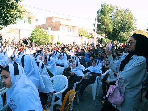 چند نما از آغازی پرشور و پراستقبال برای حضور تماشاخانه سیار کانون در استان قزوین