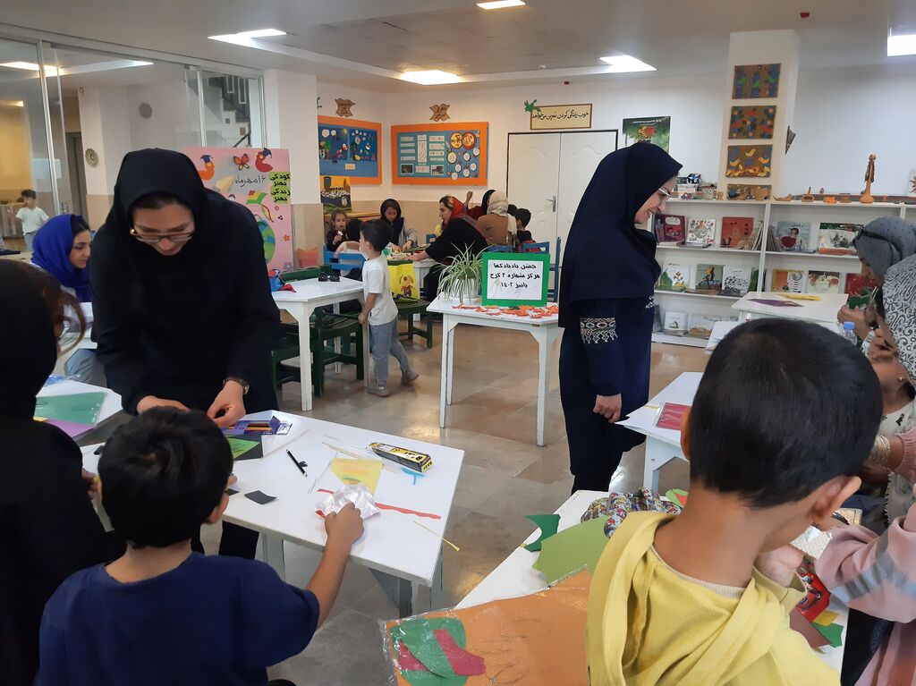 گرامی داشت چهارمین روز از هفتهی ملی کودک در البرز / کارگاه مادر و کودک در هشتگرد/ جشن بادبادکها در مرکز ۳ کانون کرج