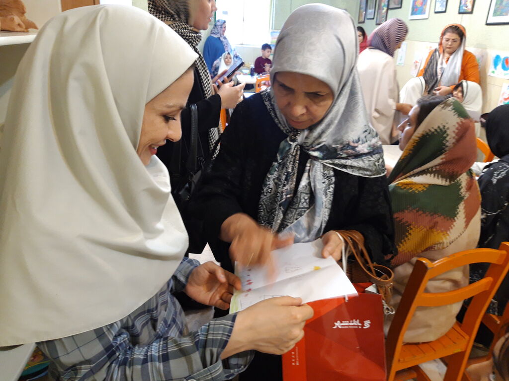 گرامی داشت چهارمین روز از هفتهی ملی کودک در البرز / کارگاه مادر و کودک در هشتگرد/ جشن بادبادکها در مرکز ۳ کانون کرج