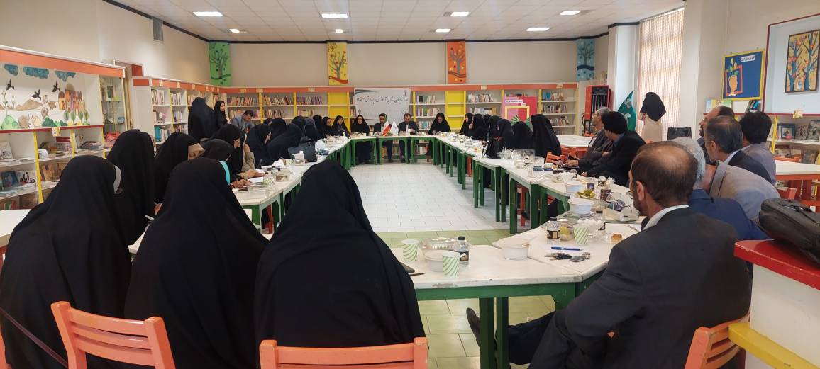 مروج کتابخوانی در مدارس منطقه ۲