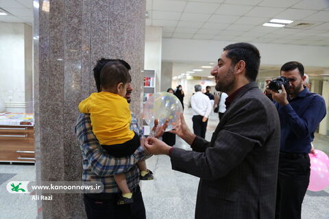 آلبوم تصویری عیادت از کودکان بستری در بیمارستان‌ شهدای خلیج فارس