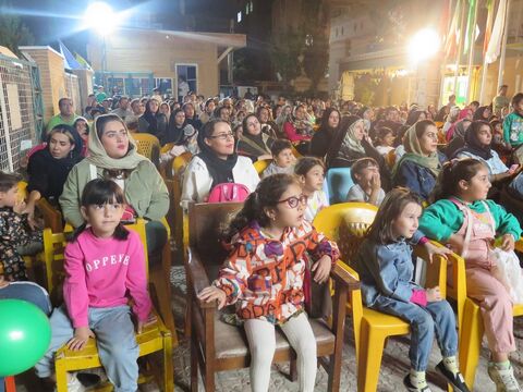 گزارش تصویری تماشاخانه سیار کانون مهمان نگاه مشتاق بچه‌های استان قزوین