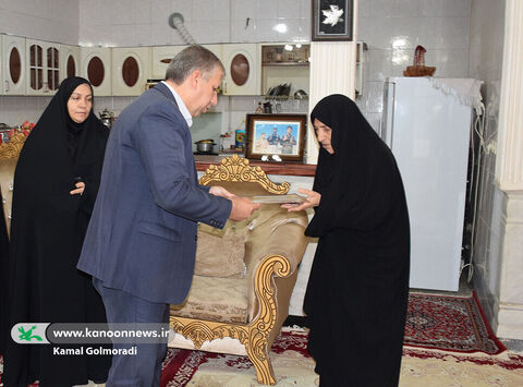 تجلیل از خانواده شهدای کودک شهرستان الشتر استان لرستان