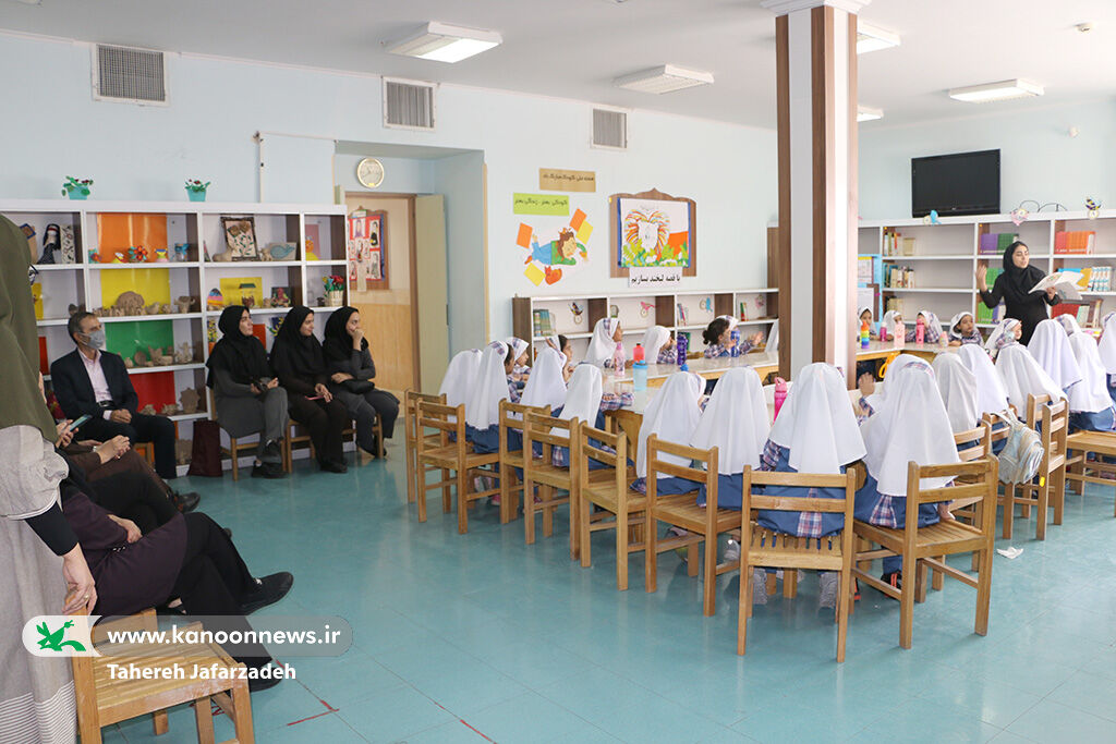 بازدید مدیرکل کانون استان از نمایشگاه آثار اعضا در مراکز سمنان