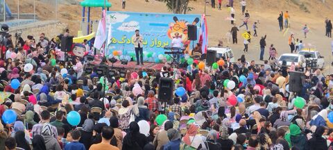 جشن بزرگ خانواده گی پرواز بادبادکها در سنندج