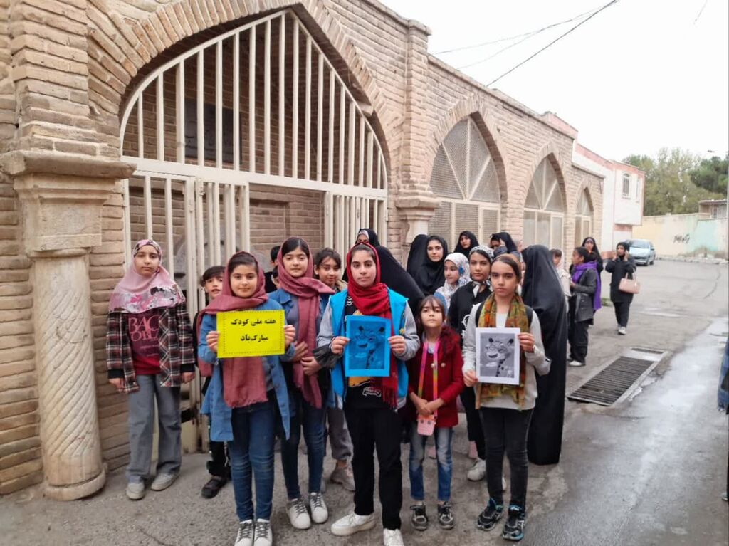 در ششمین روز هفته ملی کودک از مهرواره قصه‌گویی تا بازدید از حمام حاج تراب