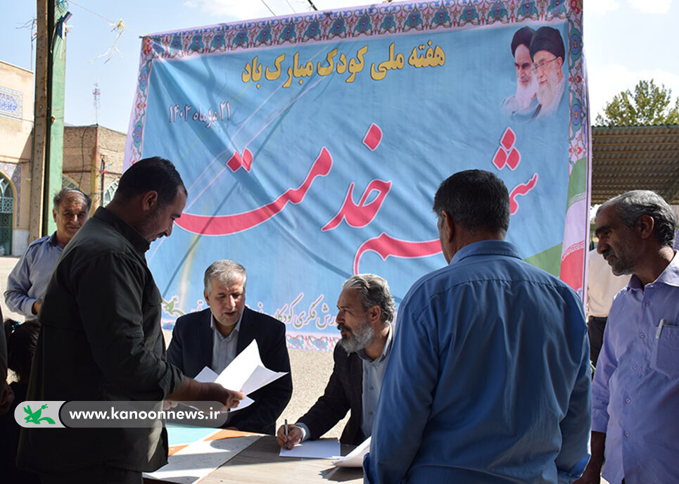 ایستگاه نقاشی کانون لرستان در مصلی های استان برگزار شد