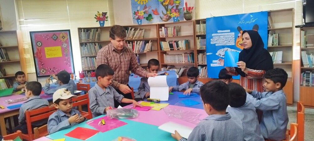 استقبال مدارس دهدشت از کانون پرورش فکری کودک و نوجوان در هفته ملی کودک
