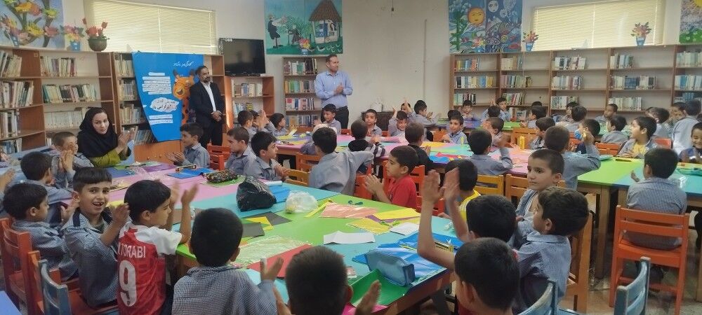 استقبال مدارس دهدشت از کانون پرورش فکری کودک و نوجوان در هفته ملی کودک