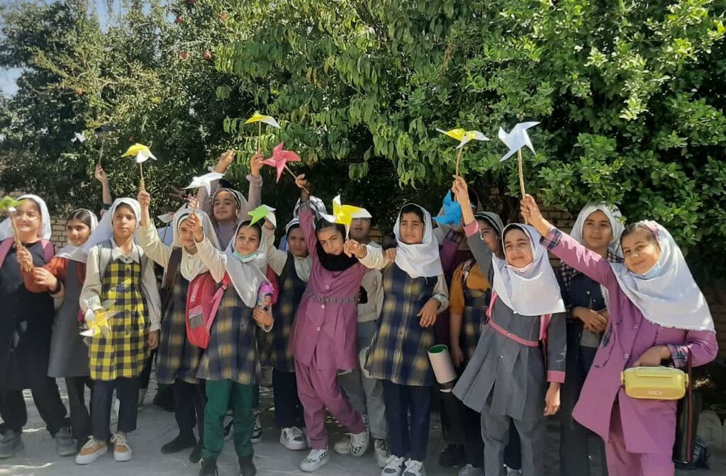 استقبال مدارس دهدشت از کانون پرورش فکری کودک و نوجوان در هفته ملی کودک