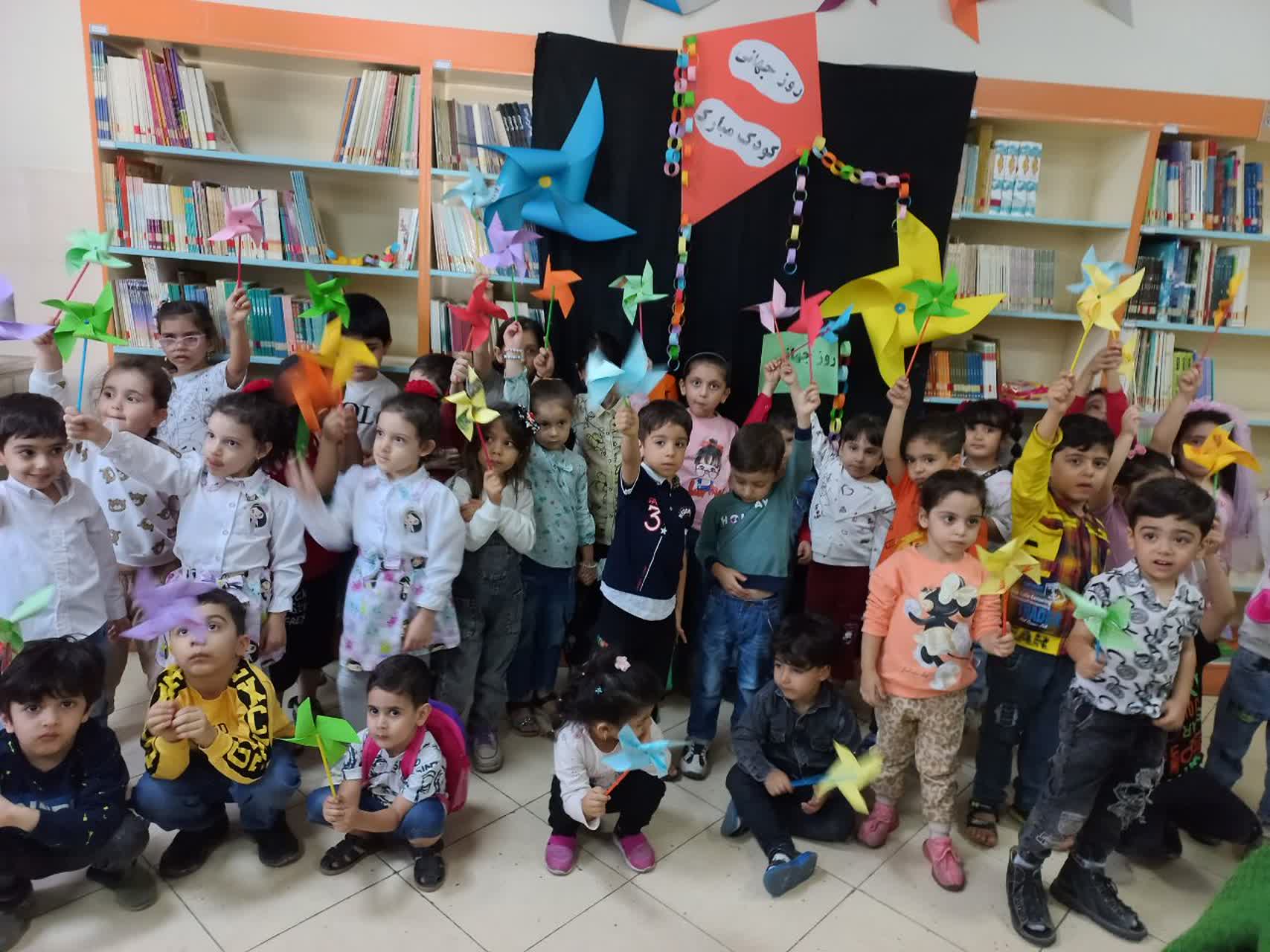 چرخش فرفره‌های رنگی در هفته ملی کودک