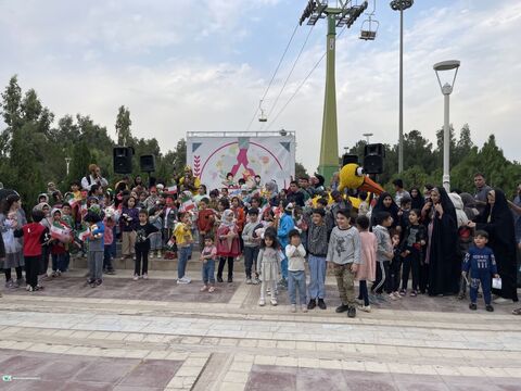 شادپیمایی عروسک‌ها به مناسبت هفته ملی کودک
